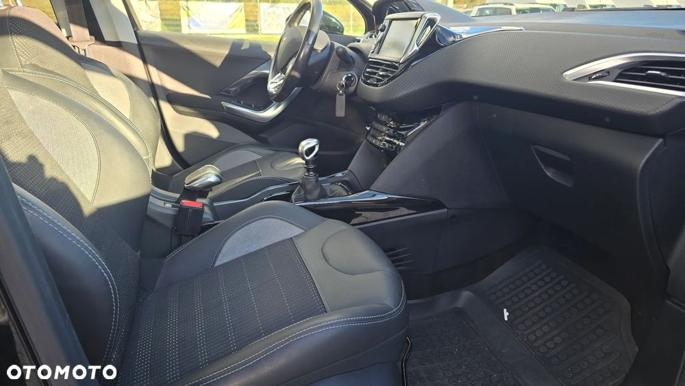 Peugeot 2008 1.2 Pure Tech GPF Allure S&S - 18