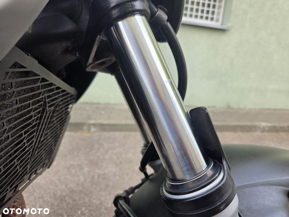 Yamaha MT - 12