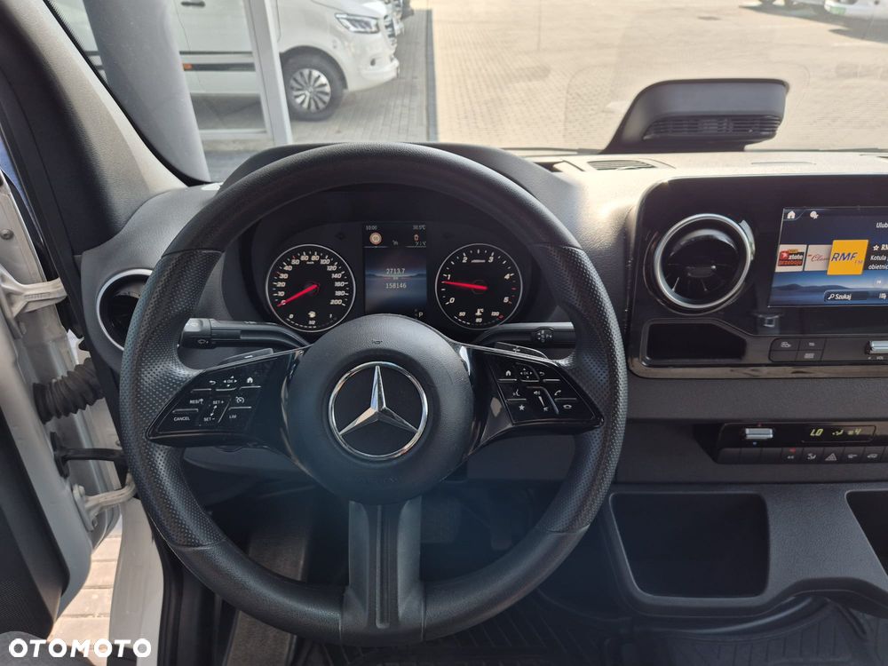 Mercedes-Benz Sprinter 317 - 12