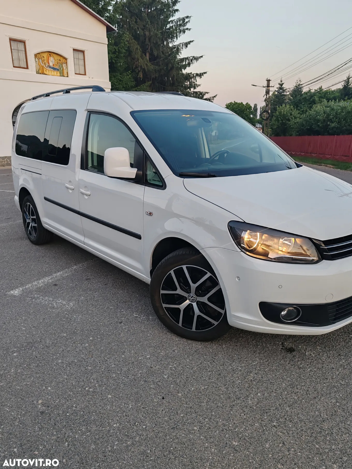 Volkswagen Caddy 2.0 TDI Comfortline DSG - 4