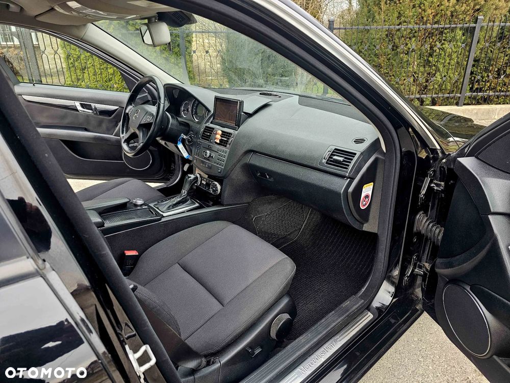 Mercedes-Benz Klasa C 180 CGI Automatik BlueEFFICIENCY SPORT EDITION - 21