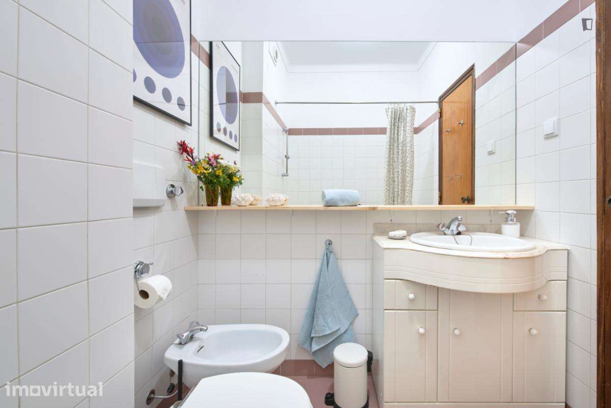 Quarto - localizado em Benfica Lisbon - Grande imagem: 5/17