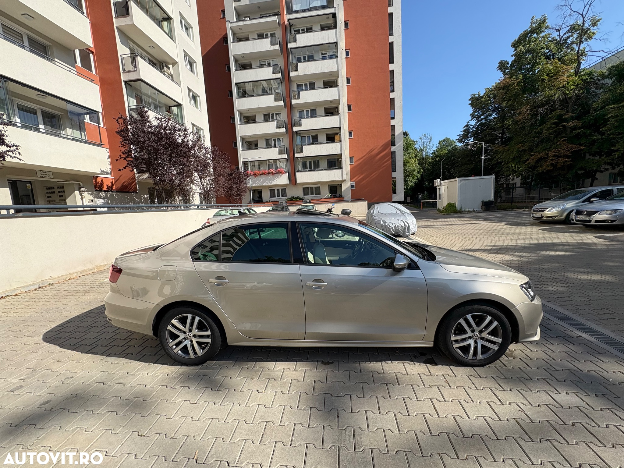 Volkswagen Jetta 2.0 TDI DSG Highline - 7