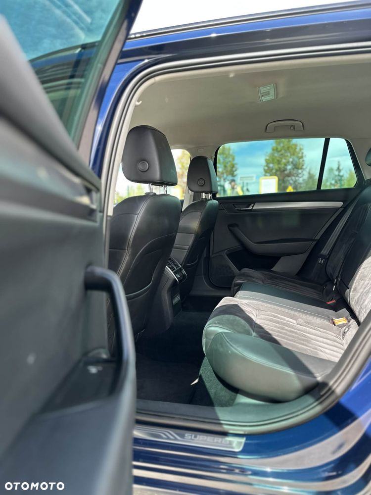 Skoda Superb 2.0 TDI Premium Edition - 11