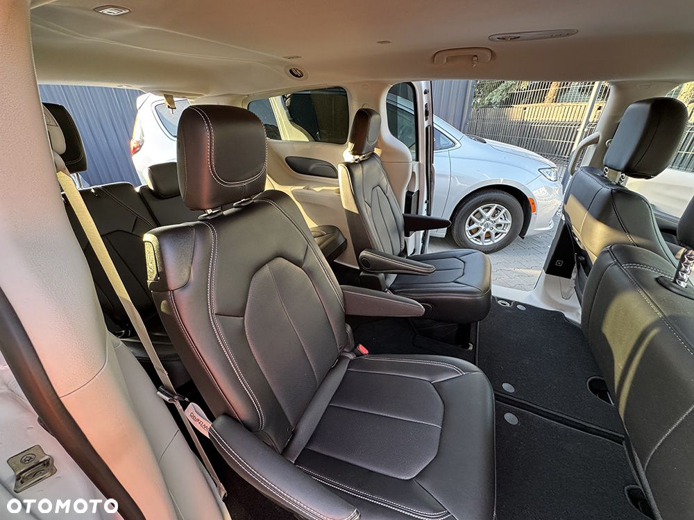 Chrysler Pacifica - 12