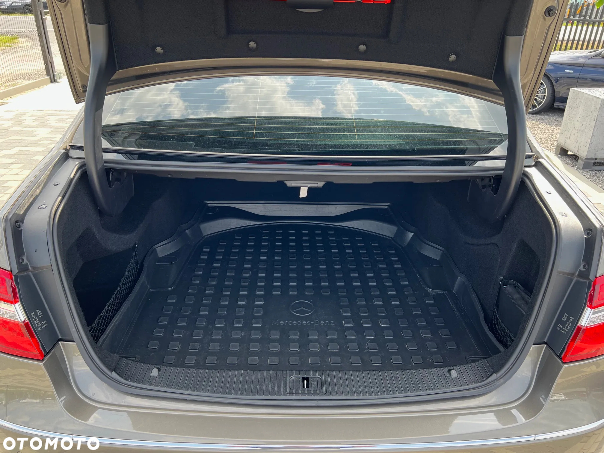Mercedes-Benz Klasa E 220 CDI BlueEff Avantgarde - 13