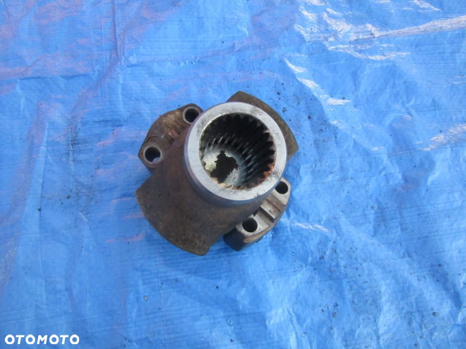 Flansza krzyżak przegub skrzyni biegów 223968A1 229108A1 Case McCormick XTX165 XTX185 XTX200 XTX215 - 3