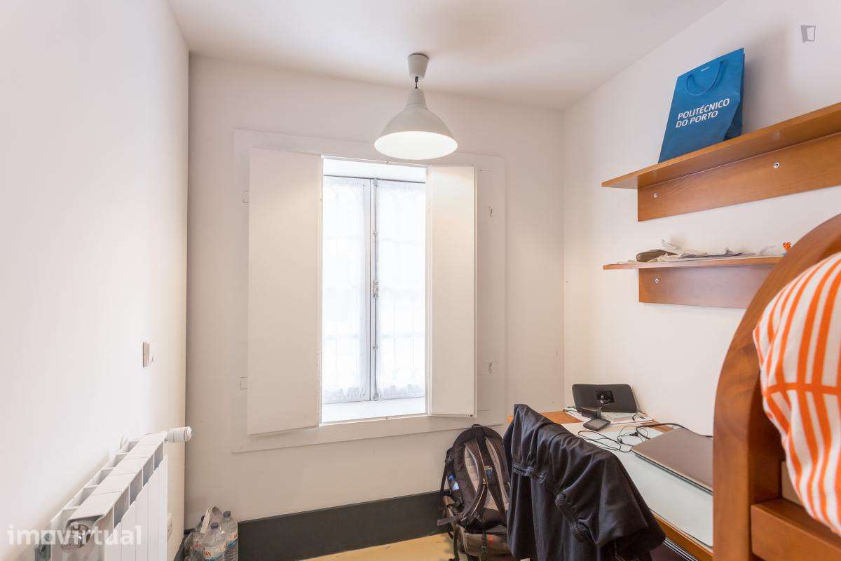 Quarto - localizado em Paranhos Porto - Grande imagem: 3/30