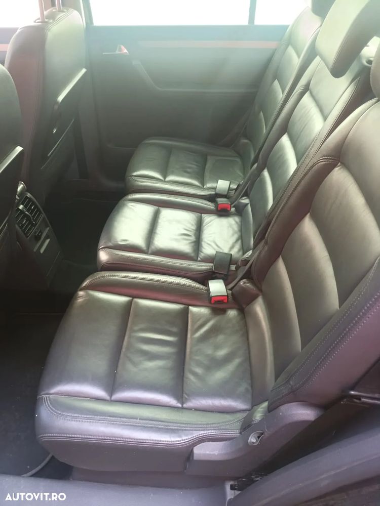 Volkswagen Touran - 6