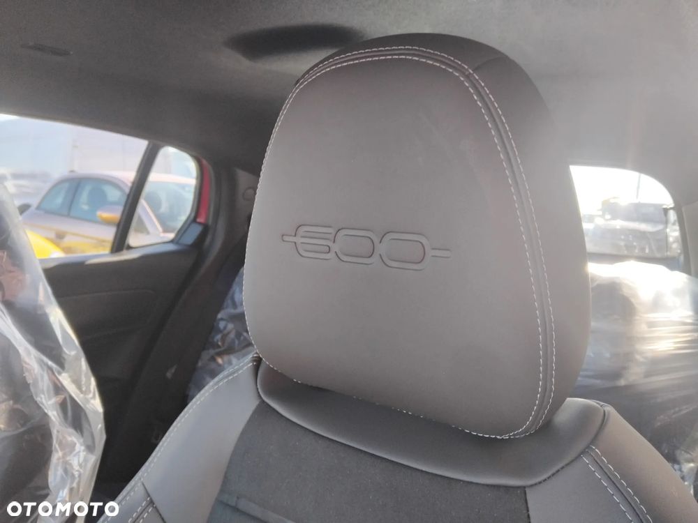 Fiat 600 1.2 Turbo Sport eDCT - 25