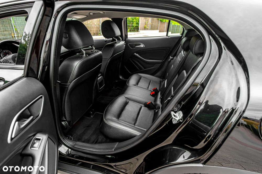 Mercedes-Benz GLA 250 4Matic 7G-DCT Activity Edition - 9