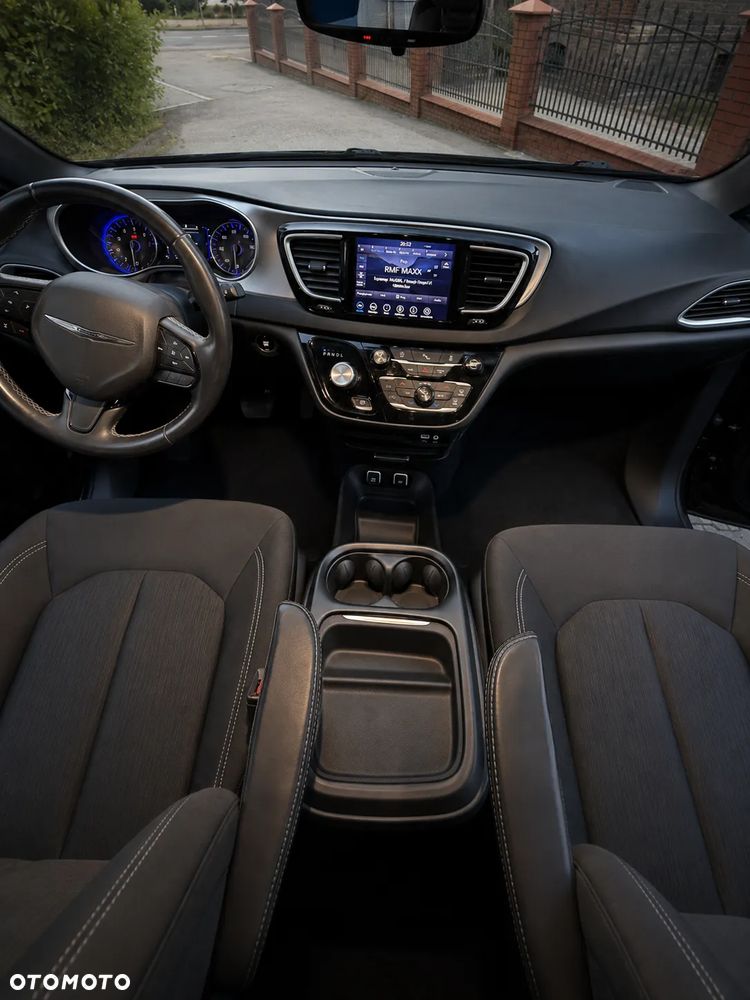 Chrysler Pacifica - 20
