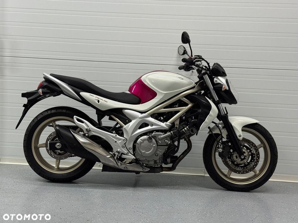 Suzuki Gladius - 2