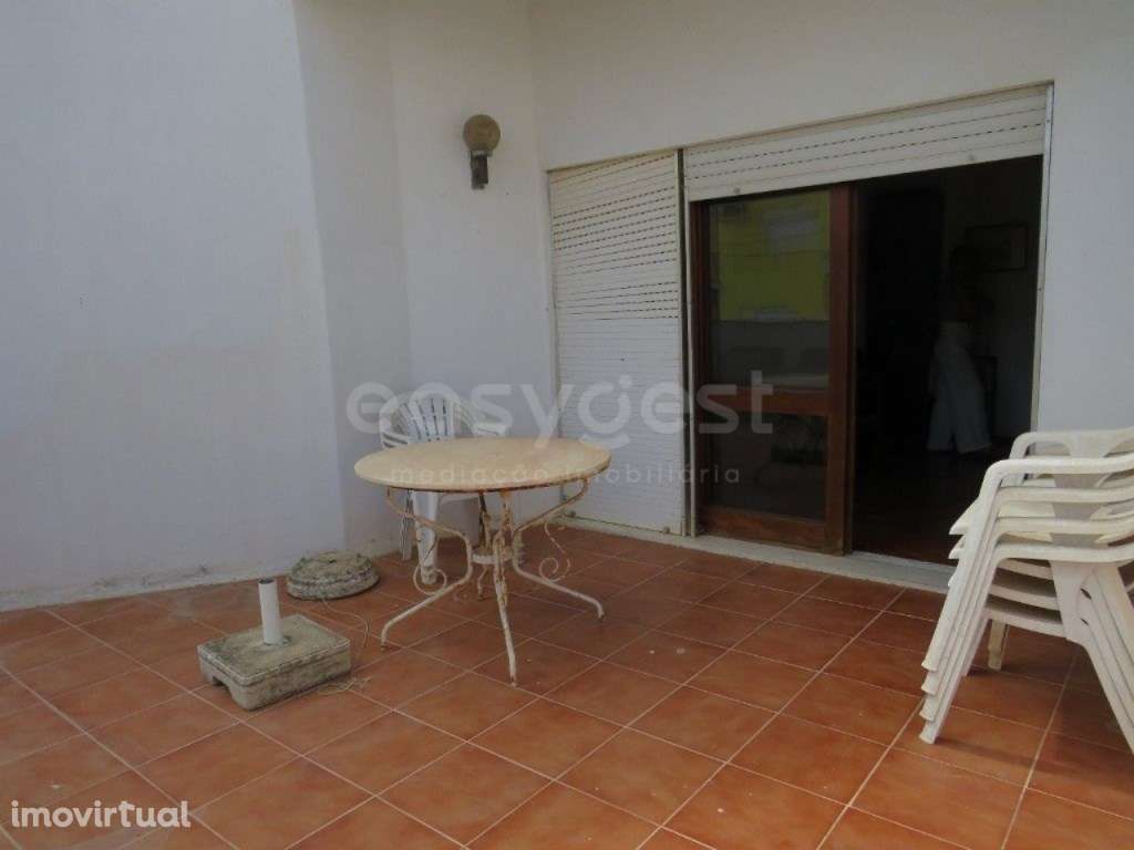 Apartamento T2 com terraço localizado na Vila de Armação de Pêra - Grande imagem: 2/26