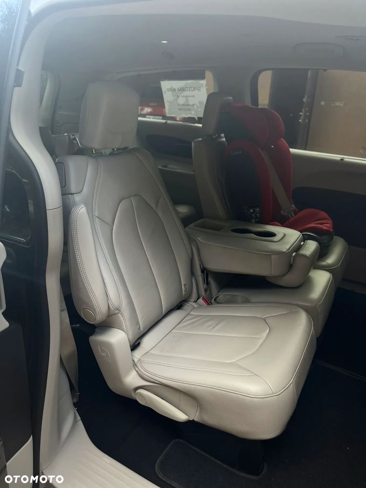 Chrysler Pacifica - 20