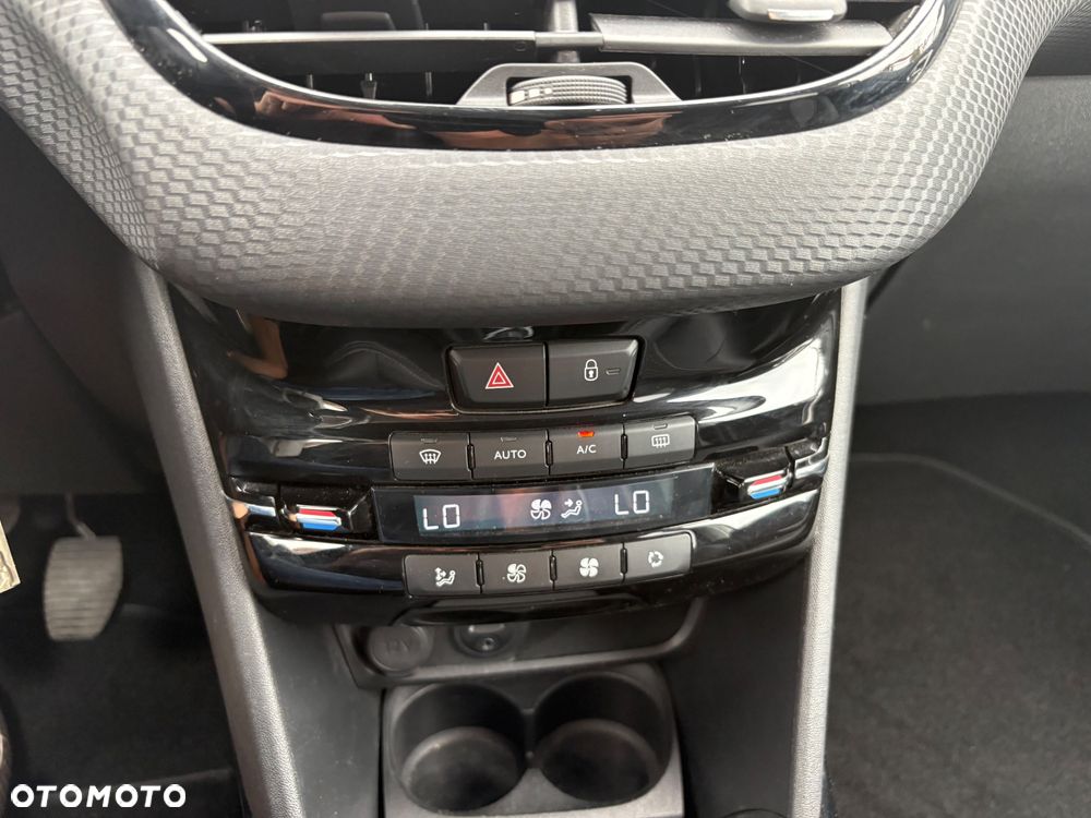 Peugeot 2008 - 14