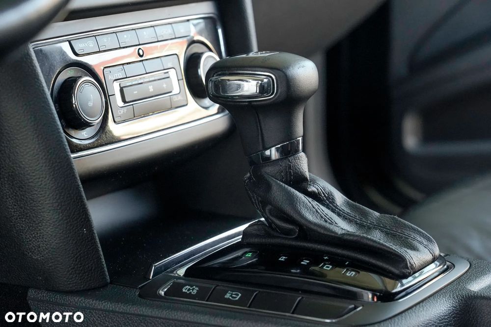 Skoda Superb 2.0 TDI DSG FAMILY - 35