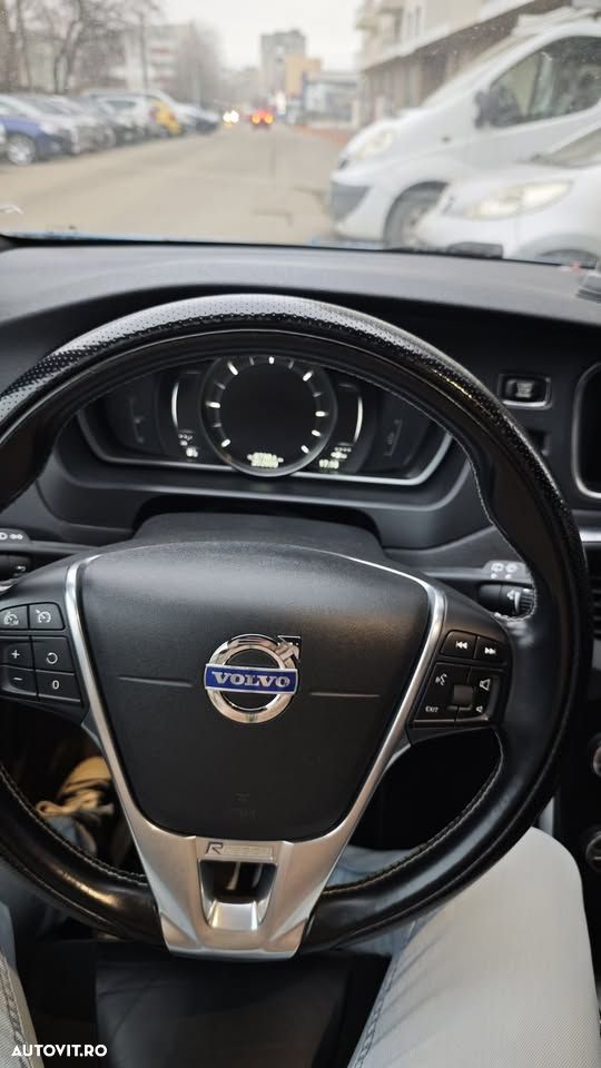 Volvo V40 D2 ECO R-Design - 4