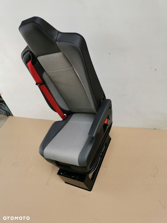 FOTEL RENAULT RANGE T GAMA PRAWY NOWY PNEUMATYCZNY - 2