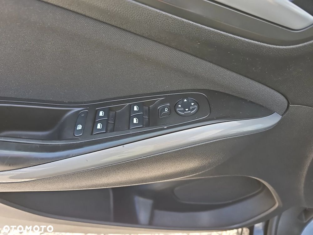 Opel Grandland X 1.2 T GPF Design Line S&S - 13