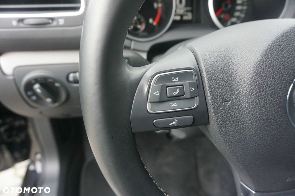 Volkswagen Golf 1.6 TDI DPF MATCH - 14