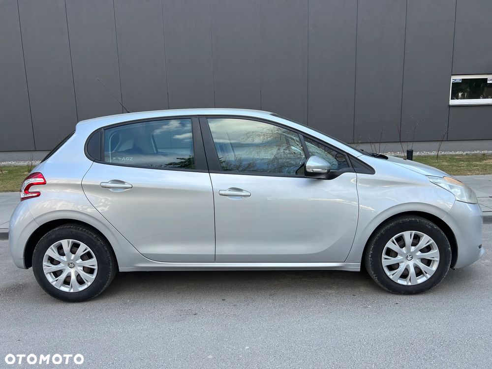 Peugeot 208 - 30