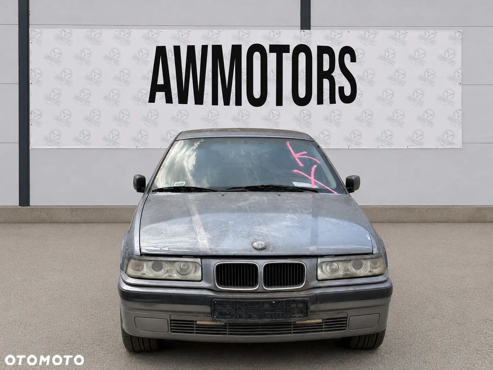 BMW 3 E36 COUPE 1995 *SAMOCHÓD  NA CZĘŚCI* 5663 ARKTISGRAU METALLIC (269) MASKA, LAMPA, DRZWI, LUSTERKO, ZDERZAK, GRILL, BŁOTNIK, KLAPA, BELKA, DESKA, FOTELE, KANAPA, ĆWIARTKA KIEROWNICA, TARCZE, ZACISKI, ZAWIESZENIE, KOMPLETNY PRZÓD, KOMPLETNY TYŁ, LICZNIK, ZEGARY, PRAWE LEWE PRZÓD TYŁ