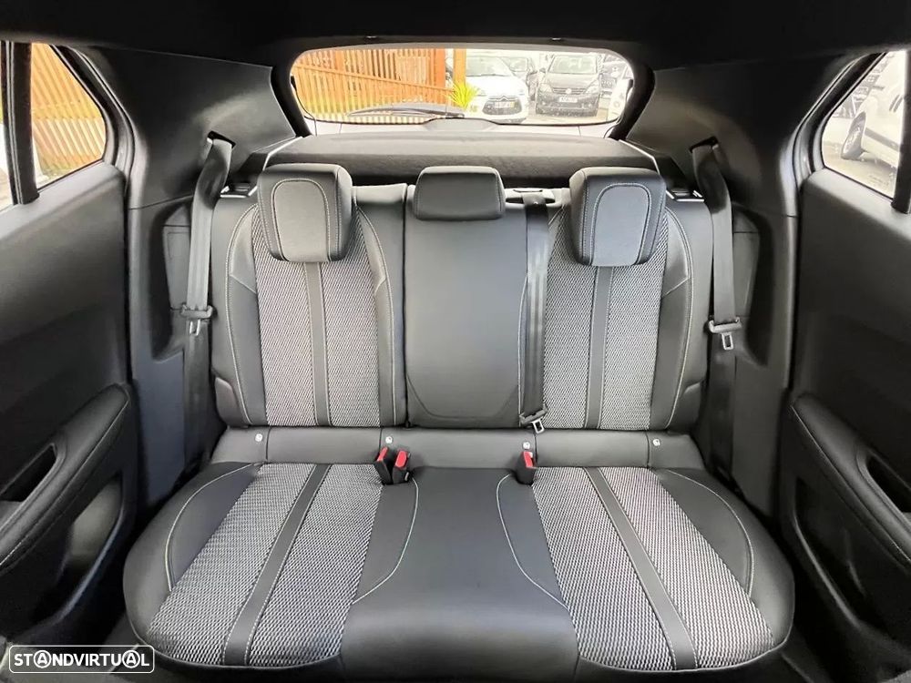 Peugeot e-2008 50 kWh GT - 35