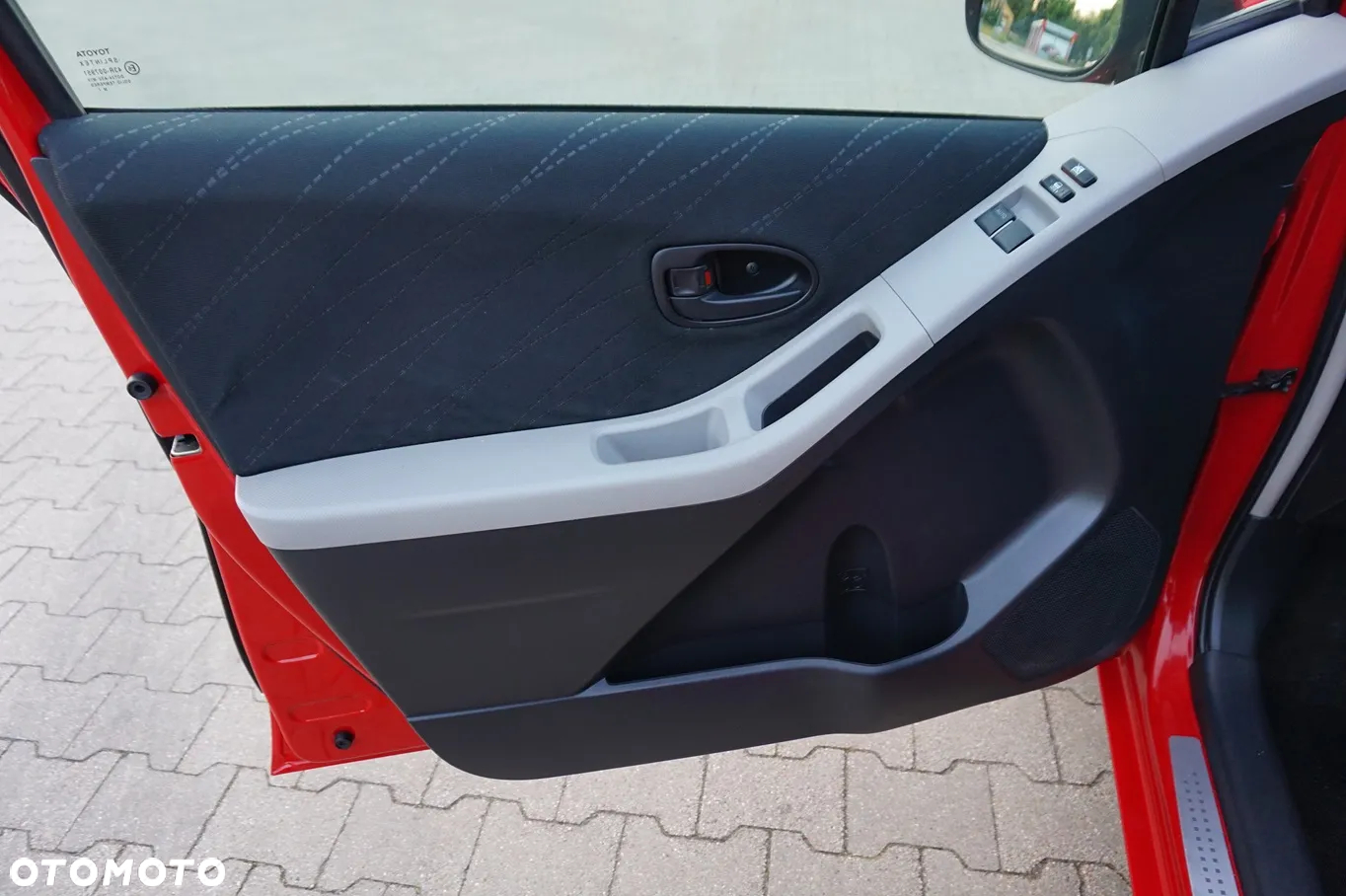 Toyota Yaris - 25