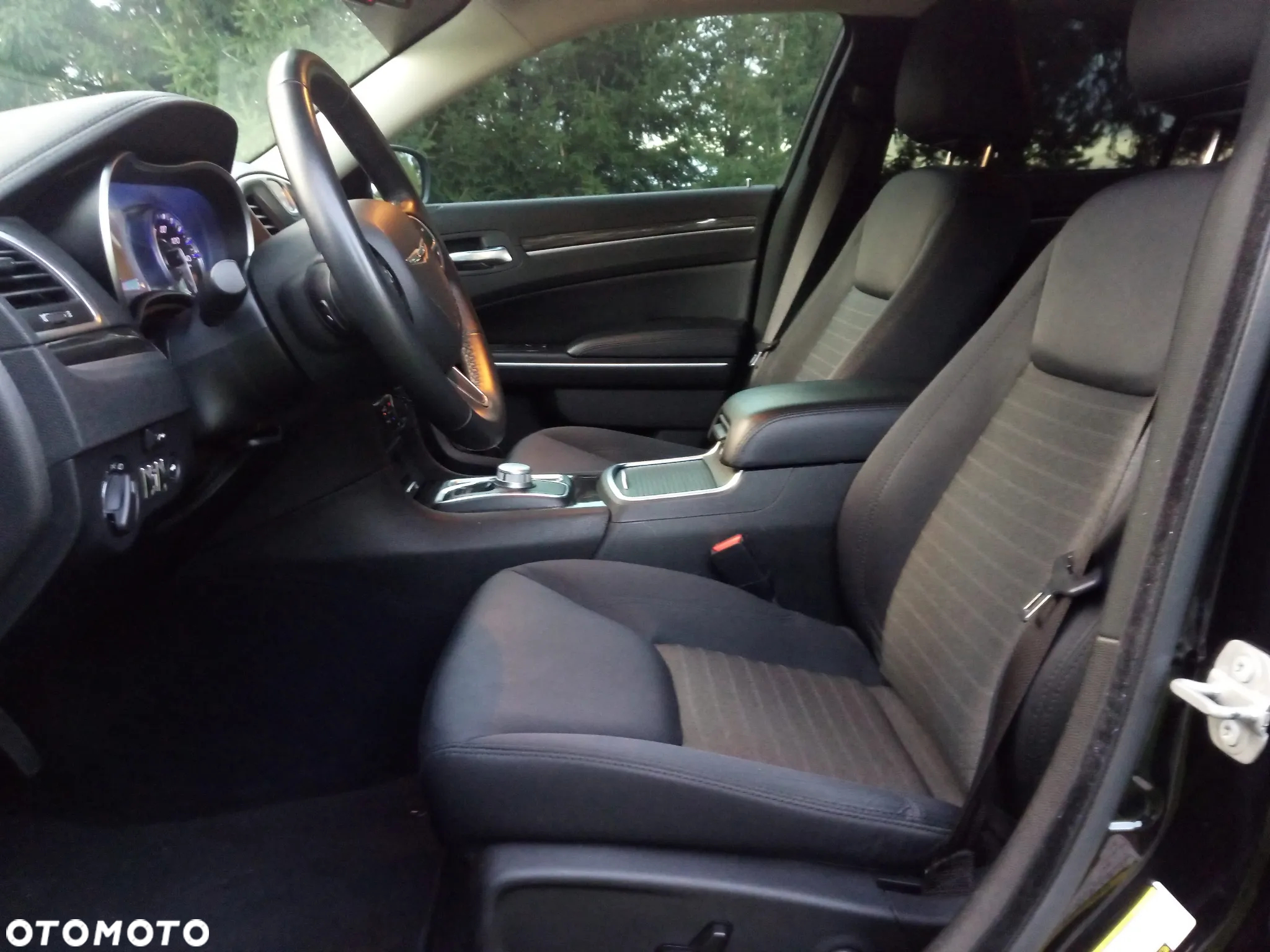 Chrysler 300s - 26