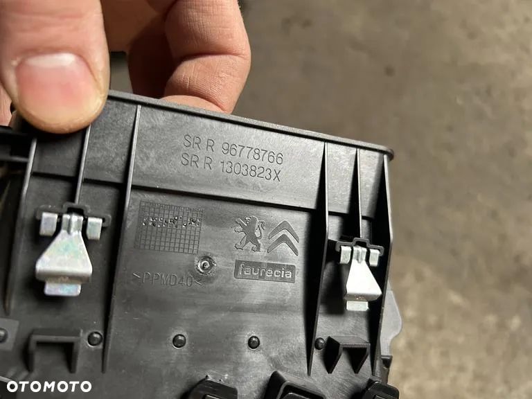 Kratka nawiewu przód prawy prawa lewa Peugeot 308 II T9 96778766 - 3