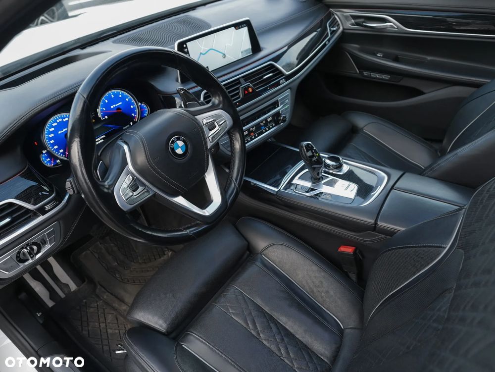 BMW Seria 7 750Li xDrive - 13