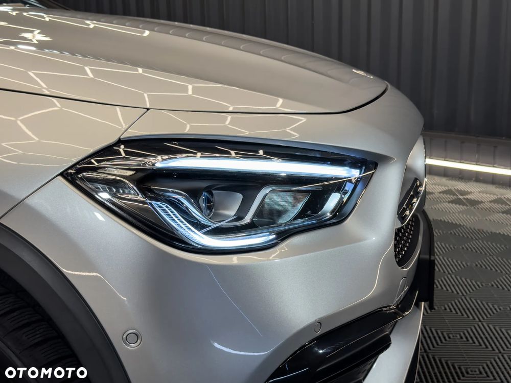 Mercedes-Benz GLA - 12