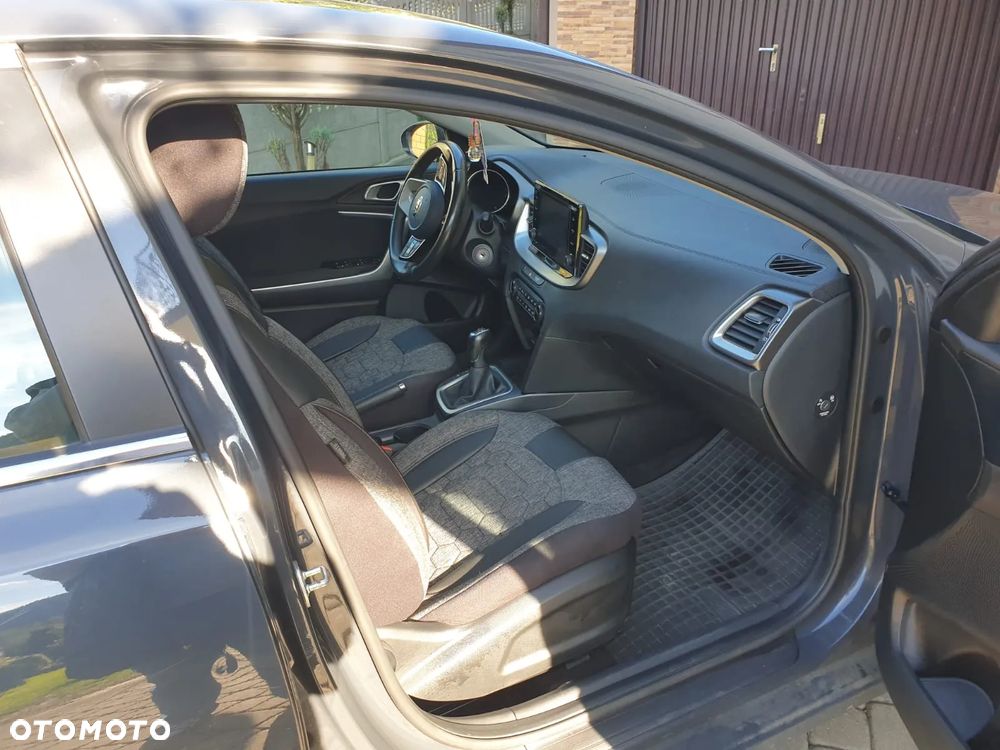 Kia Ceed - 4