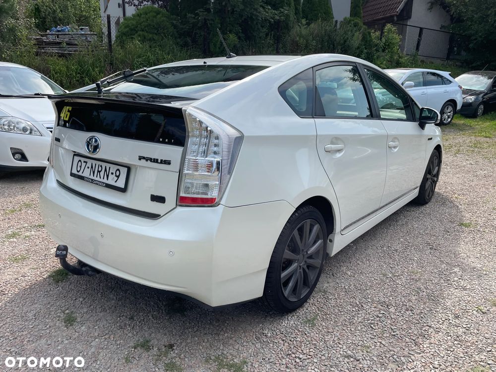 Toyota Prius (Hybrid) Executive - 2
