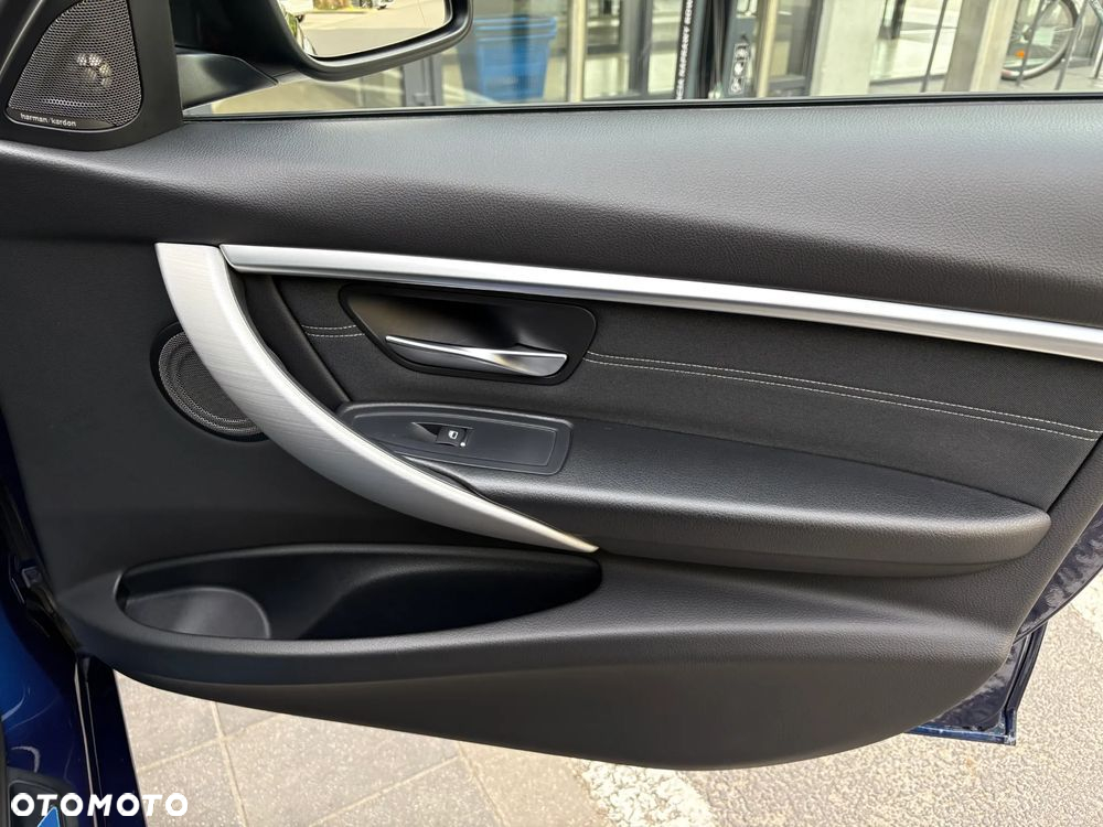 BMW Seria 3 330i xDrive Sport Line - 11