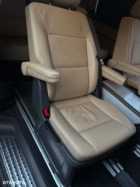 Volkswagen Multivan - 16