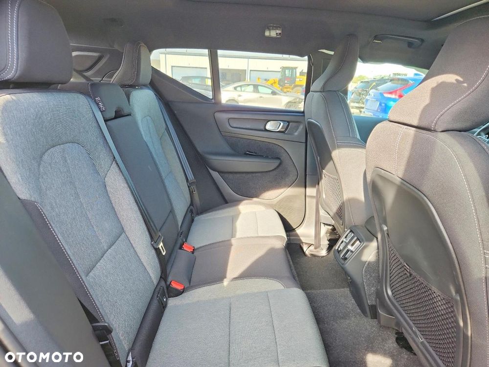 Volvo XC 40 T5 AWD Geartronic Momentum Pro - 11