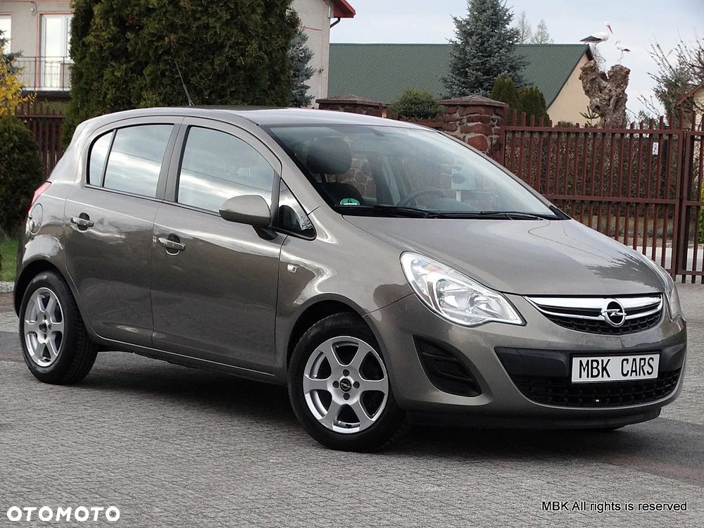 Opel Corsa 1.4 16V Cosmo - 2