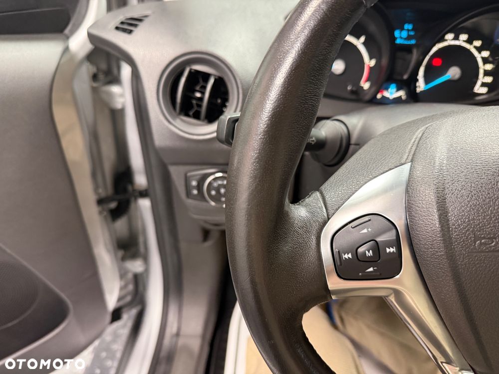 Ford Tourneo Courier - 17