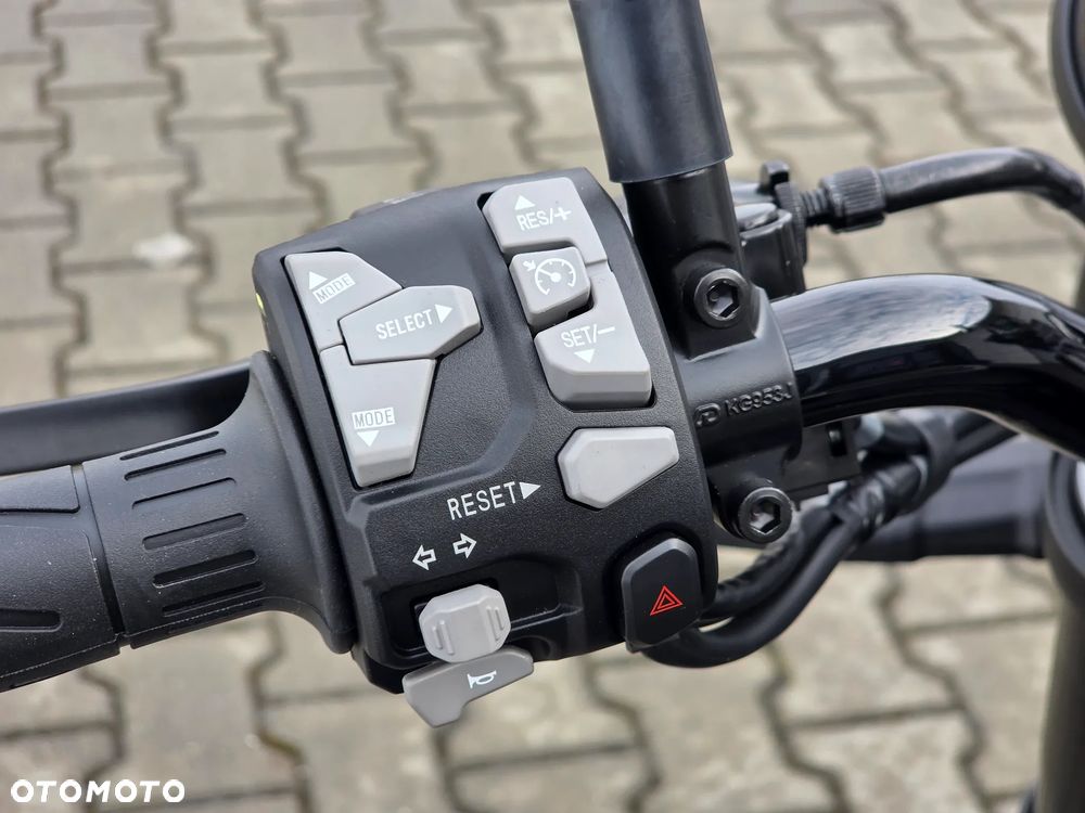 Kawasaki Z 900 RS - 13