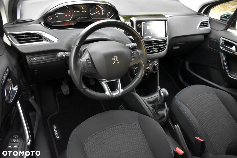 Peugeot 208 - 5