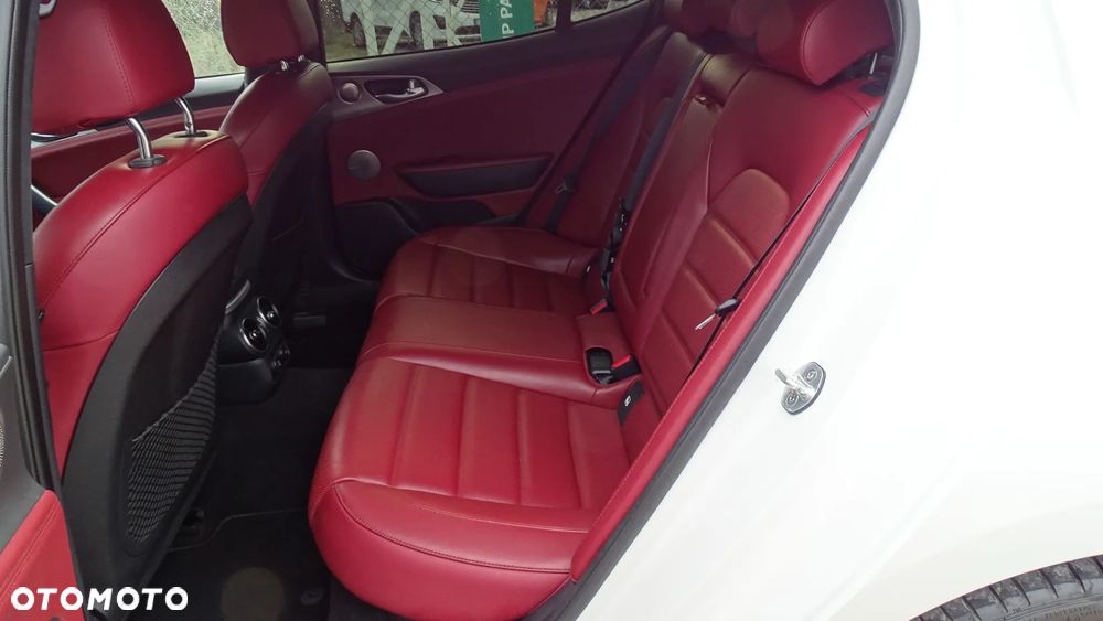 Kia Stinger - 25