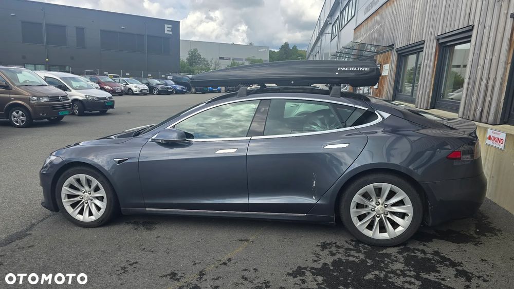 Tesla Model S - 10