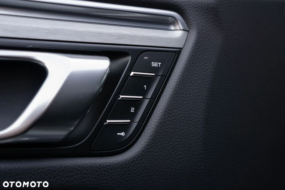 Porsche Macan S - 17