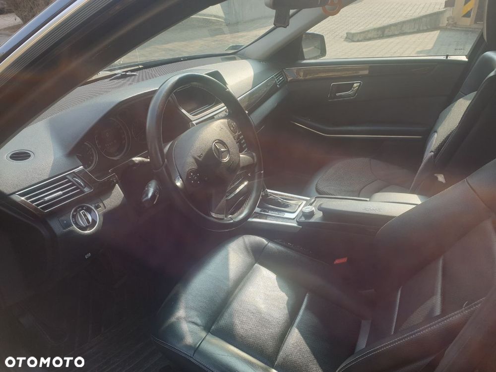 Mercedes-Benz Klasa E 200 BlueEFFICIENCY Automatik Classic - 2