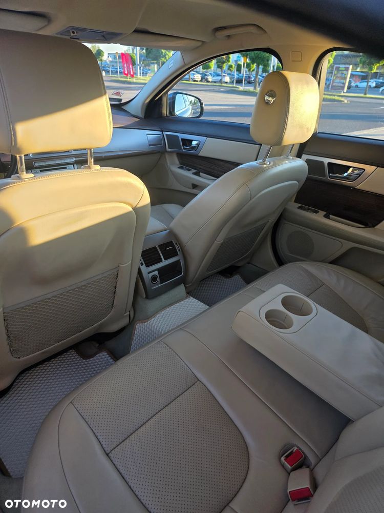 Jaguar XF 3.0 V6 D Premium Luxury - 38