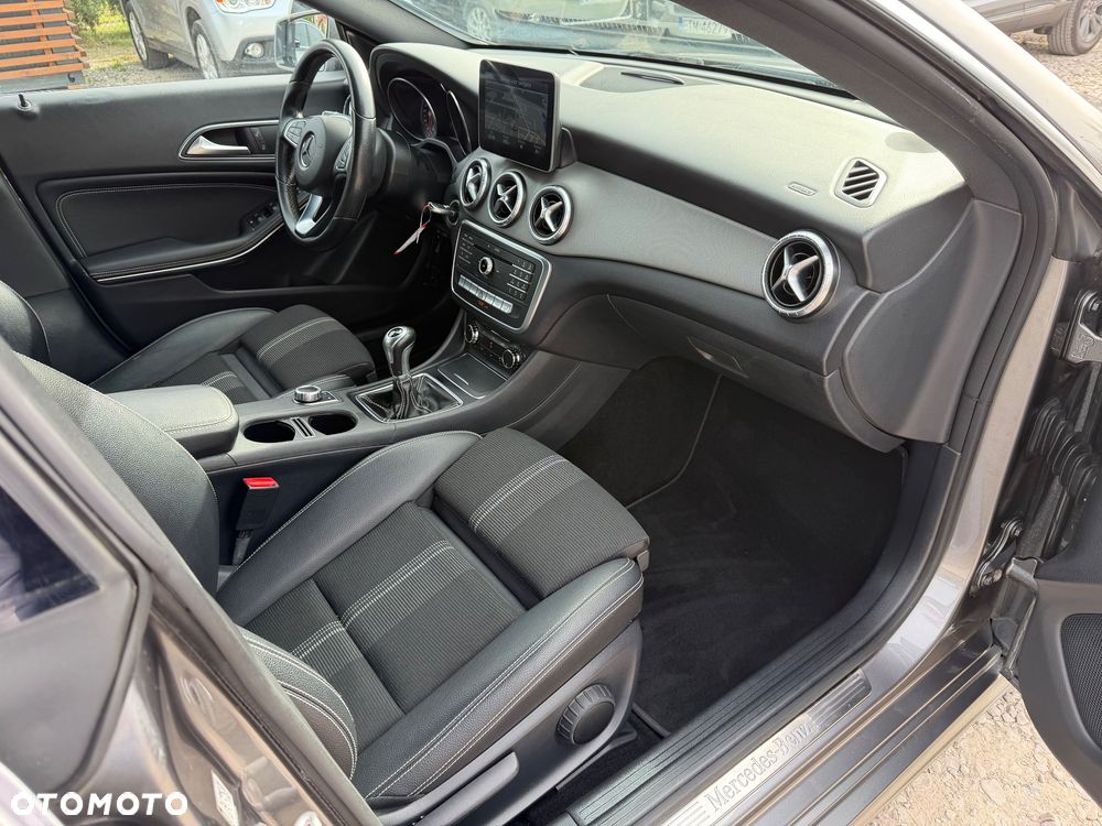Mercedes-Benz CLA 180 Urban - 24
