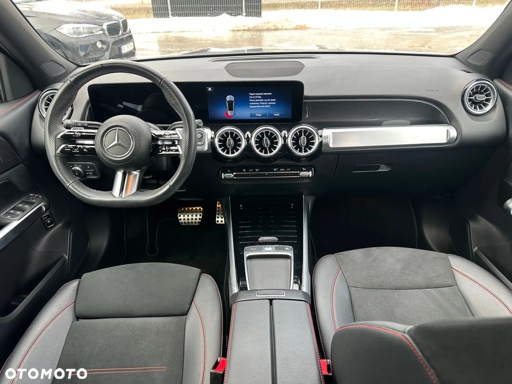 Mercedes-Benz GLB - 12