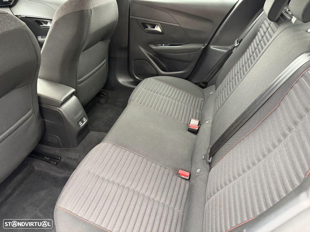 Peugeot e-208 50 kWh Active Pack — fotografia 10